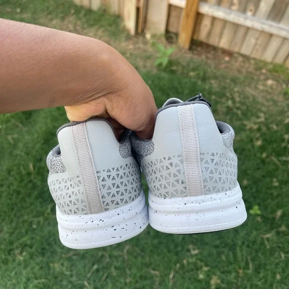 Magellan Mens Sneaker Gray Stretch Lace Up w/Toggle Round Toe Flat Heel Sz 9D - Picture 6 of 7